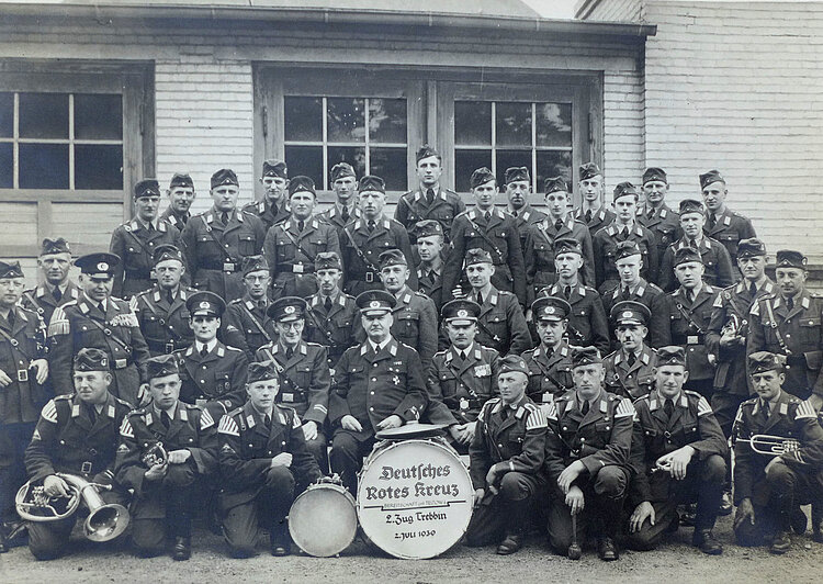 Spielmannszug der Sanitätskolonne im märkischen Trebbin, Rotkreuz-Museum Luckenwalde (Reproduktion: Simon Jägersküpper / DRK) Spielmannszug der Sanitätskolonne im märkischen Trebbin, Rotkreuz-Museum Luckenwalde (Reproduktion: Simon Jägersküpper / DRK)